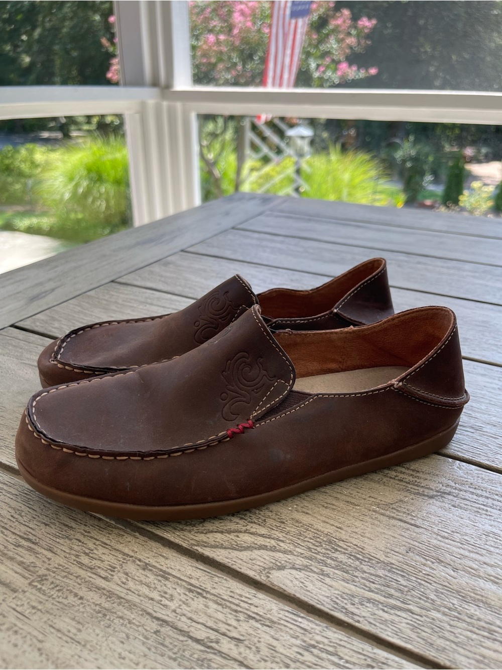 OluKai Women’s Brown Leather Slip-On Loafers with Embossed Detail Size 8 - Picture 2 of 9